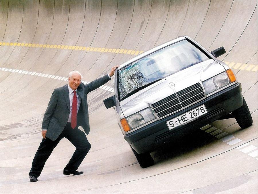  Mercedes-Benz 190 1982 года  (фото 8 из 16)